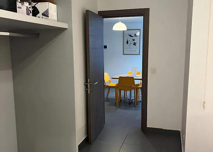 Apartment Charming Lower-level