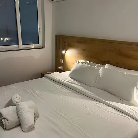 Charming Lower-level Apartament