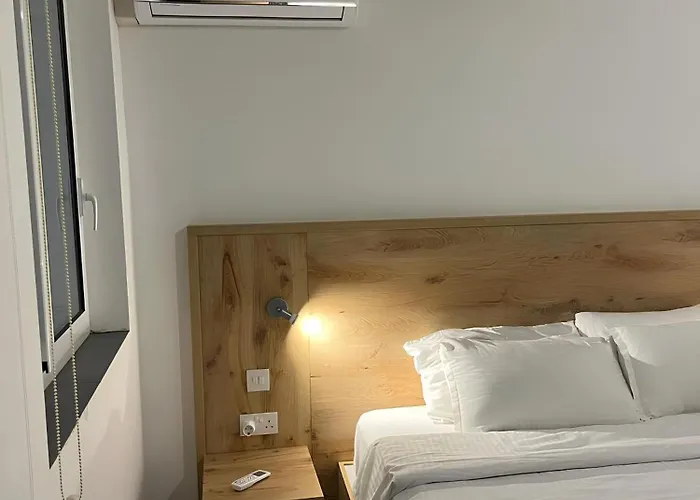 Charming Lower-level Apartment *